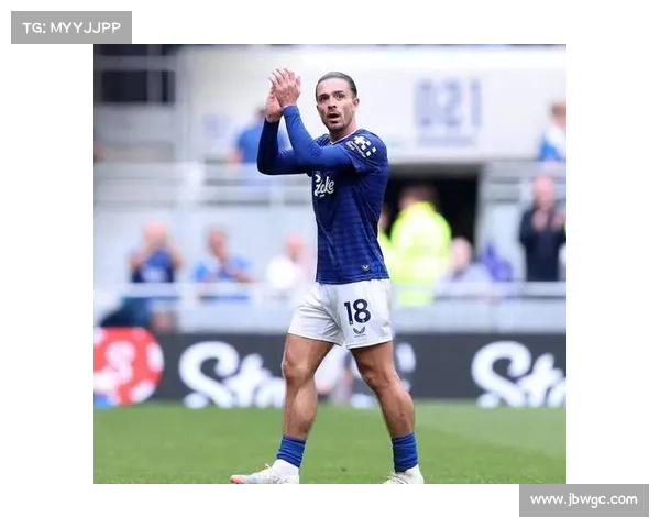 曼城小球迷场边举牌感谢格拉利什 温馨场面感动全场